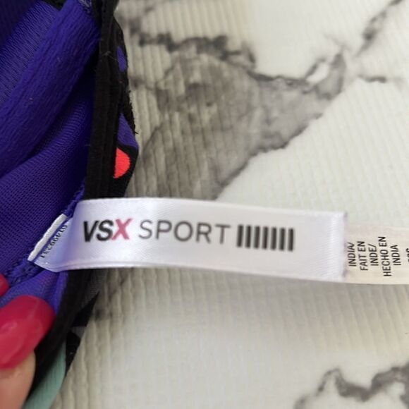Victoria’s Secret Geometric Pattern Front Zip Sport Bra Size 32C - Picture 12 of 13